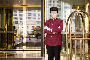酒店管理大堂經(jīng)理高清正版圖片下載——編號(hào)501124914，展現(xiàn)專(zhuān)業(yè)與優(yōu)雅